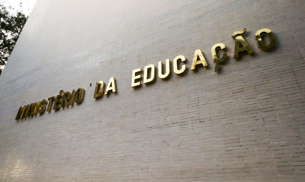 Estudantes têm até o dia 28 de maio para solicitar a isenção da taxa de inscrição do Enem