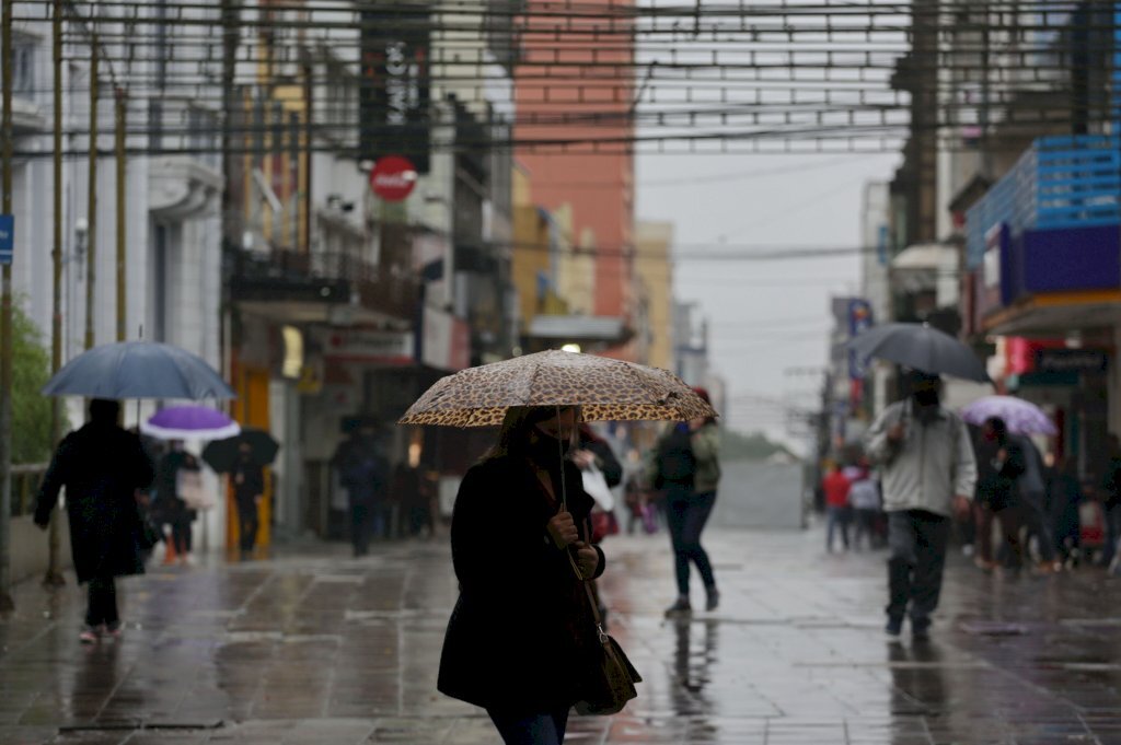 Defesa Civil emite alerta para risco de temporal na região