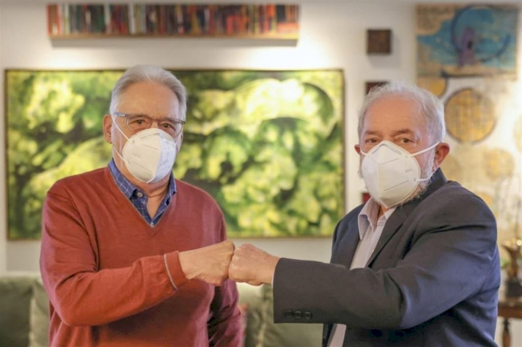 FHC e Lula posam juntos para foto e afirmam contrariedade a Bolsonaro