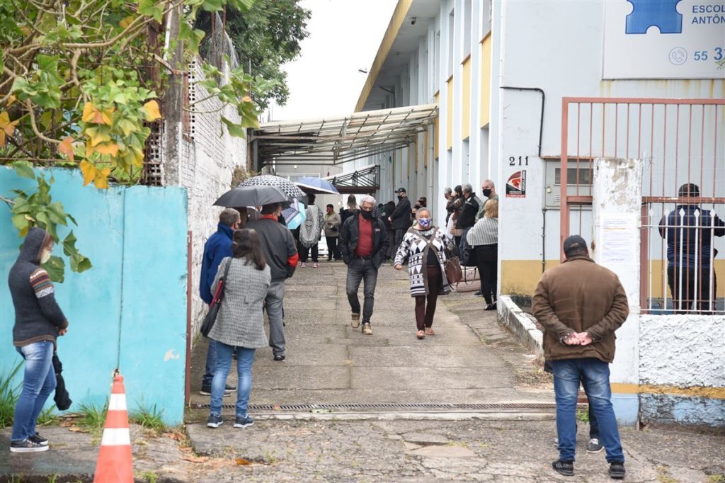 VÍDEO: vacinação para grupo de comorbidades e atrasados segue nesta quinta-feira