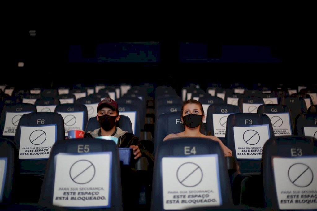VÍDEO: com pouco movimento e muita saudade, mais um cinema reabre em Santa Maria