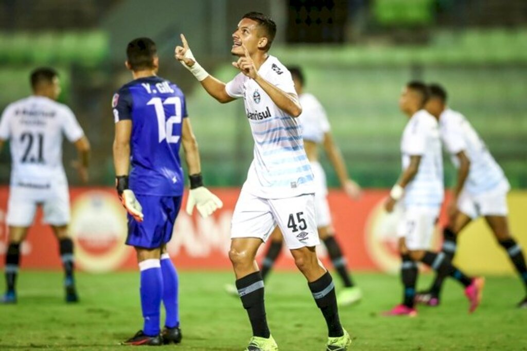 Grêmio goleia o Aragua por 6 a 2 e está nas oitavas de final