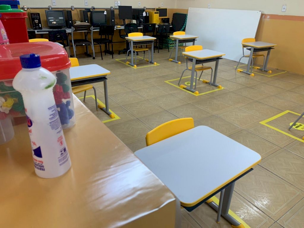 VÍDEO: em dia de retorno, greve de atividades presenciais tem forte adesão de professores