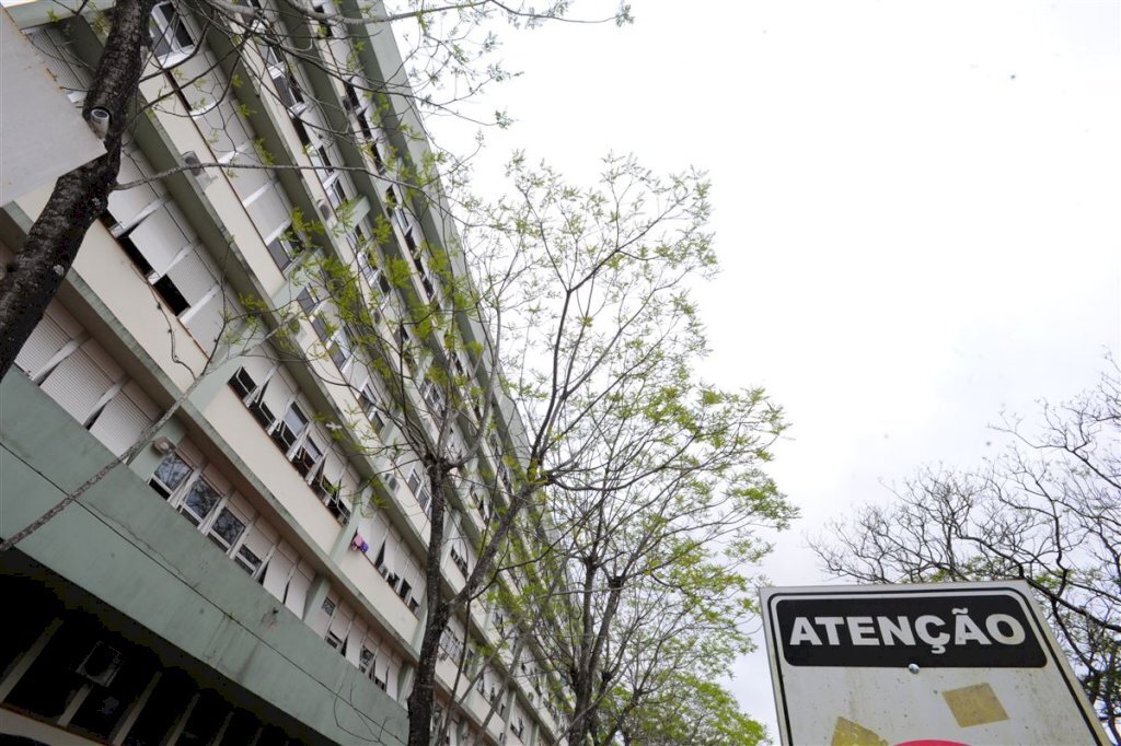 FOTO + VÍDEO: Trabalhadores do Husm ligados à Ebserh vão entrar em greve