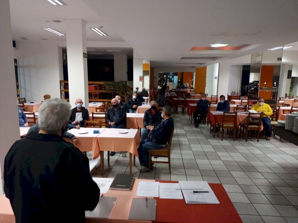 Termina assembleia para tratar de venda do prédio do Clube Caixeiral