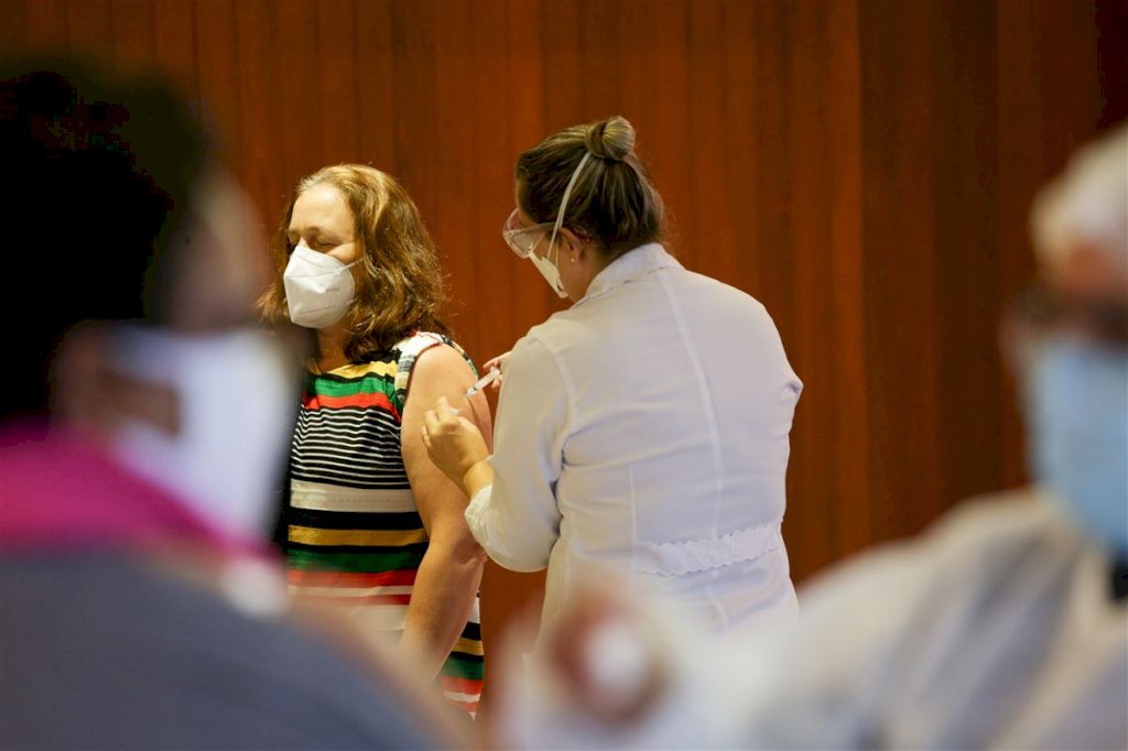 Novo grupo de pessoas com comorbidades pode se vacinar neste sábado