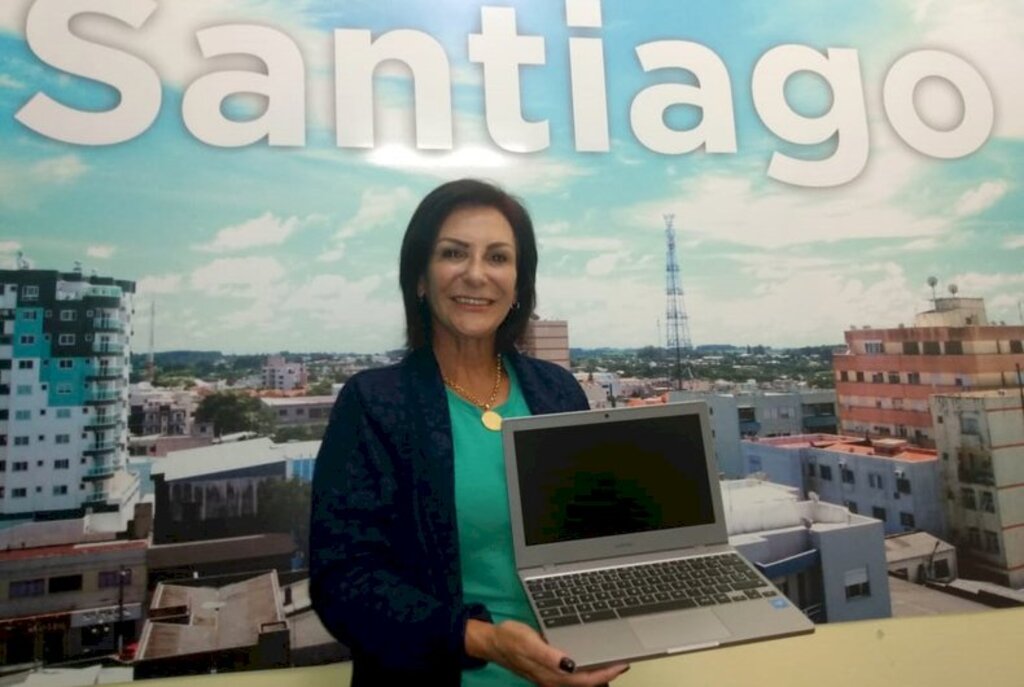Santiago vai distribuir 2,7 mil notebooks a alunos e professores da rede municipal