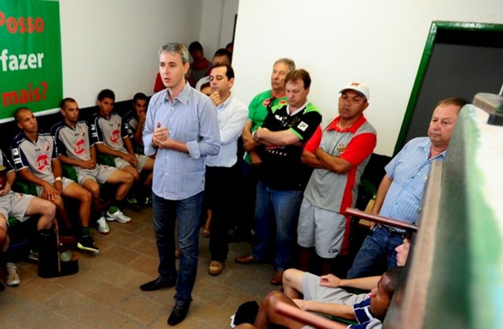 VÍDEO: Tiago Nunes lamenta a morte do amigo Coden: ‘era uma figura do bem’