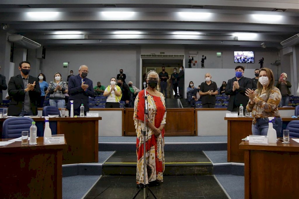 Educadora Maria Rita Py Dutra toma posse na Câmara