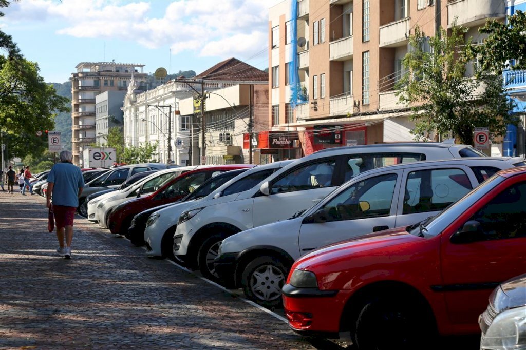 Credenciais de estacionamento para idosos e PCD são prorrogadas até final de maio