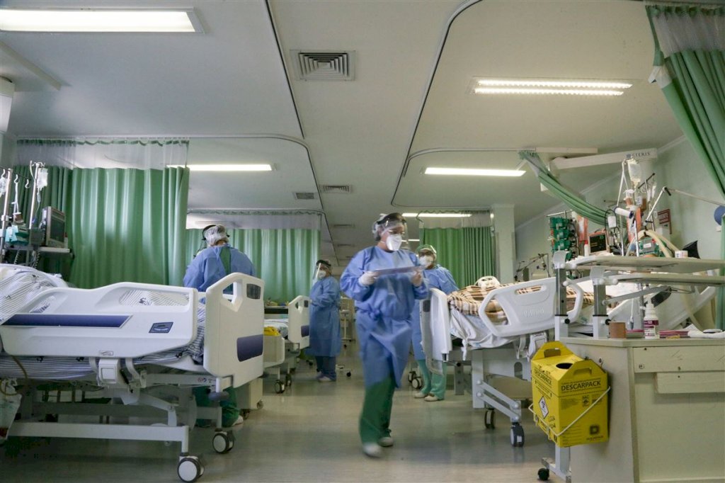 Abril registra queda de 23% no número de mortes por Covid em relação a março