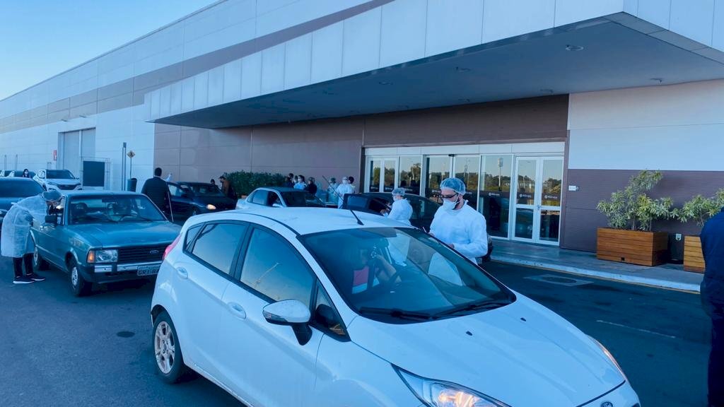 VÍDEO+FOTOS: 2.886 idosos de 60 anos ou mais recebem primeira dose da vacina