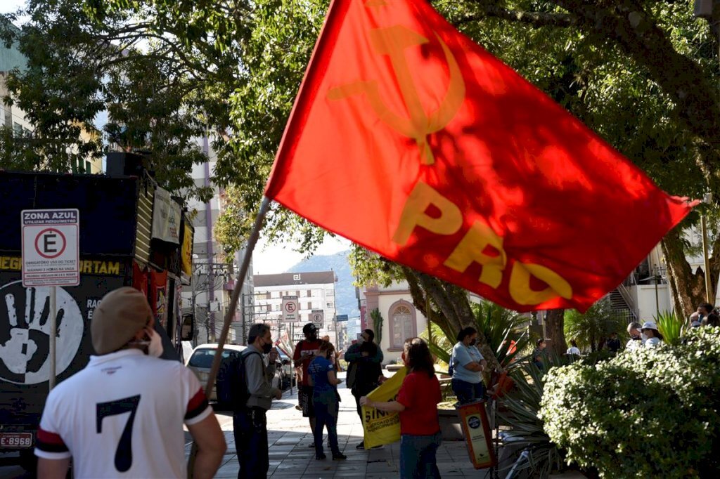 FOTOS: Ato unificado pede vacina para todos e melhores condições de trabalho em Santa Maria