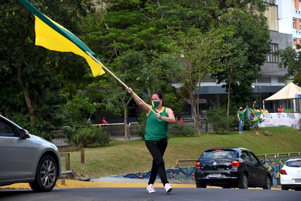 FOTOS: carreata pede liberdade e direito ao trabalho