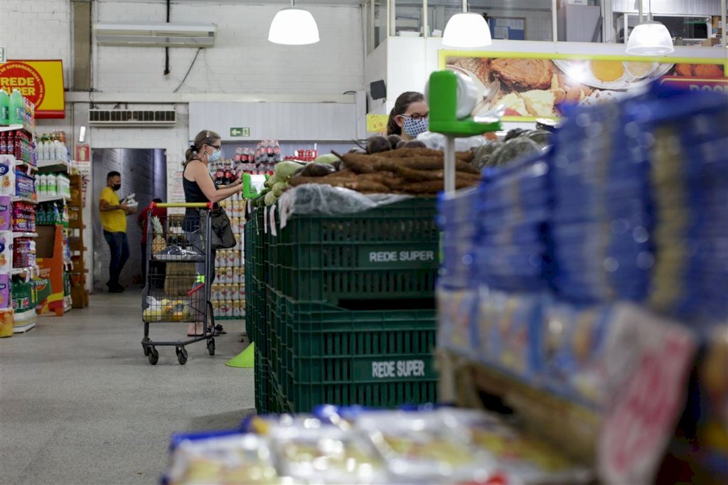 Shoppings e mercados abrem no feriado deste sábado em Santa Maria