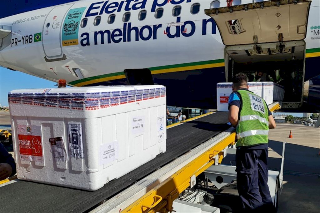 Nova remessa de vacinas de Oxford e CoronaVac chegam ao RS neste fim de semana