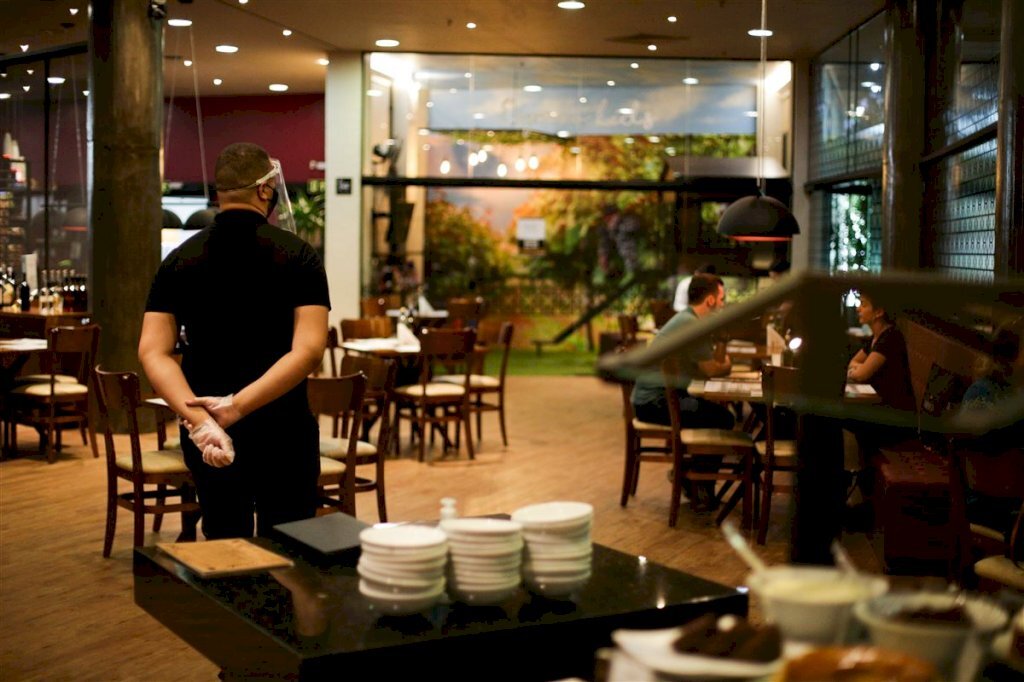 VÍDEO: restaurantes ganham fôlego com flexibilização estadual