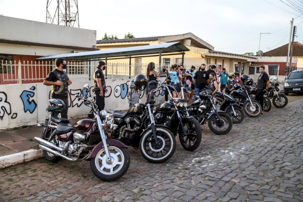 Motoclube promove ações de doações a pessoas em vulnerabilidade