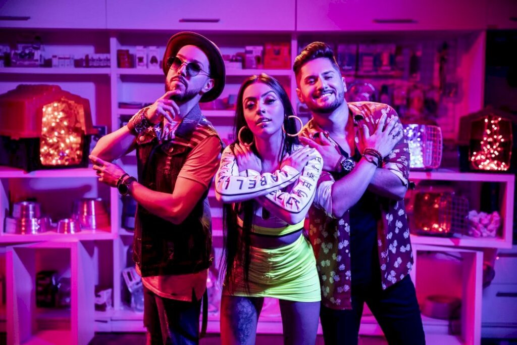 ‘Ela nunca foi capaz de divulgar’, desabafam Sandro e Cícero a respeito de MC Mirella sobre o sucesso ‘Me Adota’