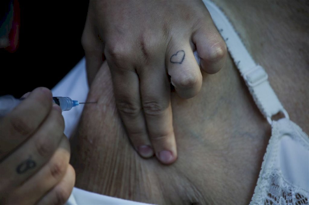 Óbitos por Covid-19 em idosos com 80 anos ou mais reduziram nove pontos percentuais