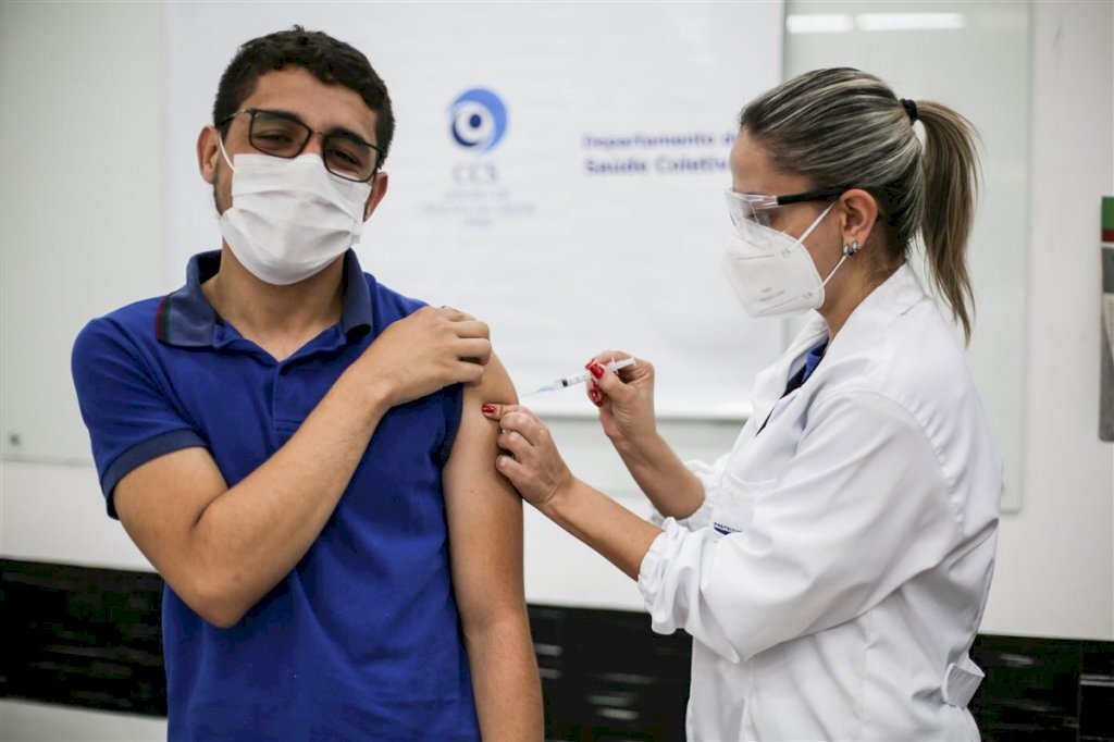 VÍDEO: pesquisadores da Epicovid são vacinados contra o coronavírus