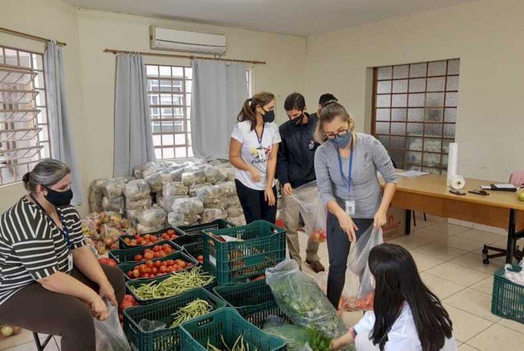 300 famílias de Santiago recebem kits de alimentos