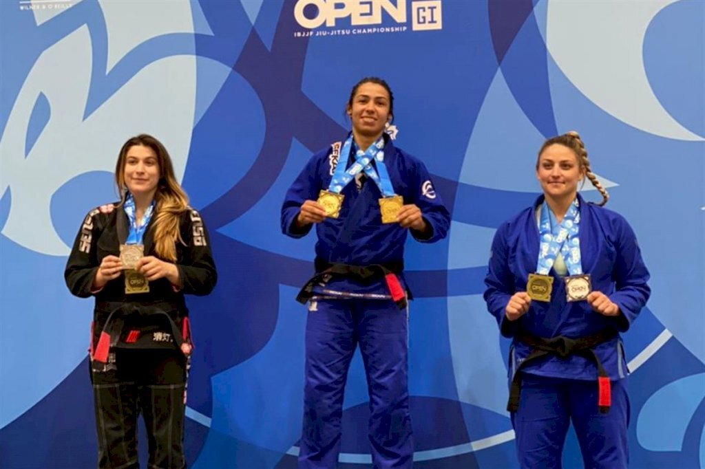 Lutadora de Santa Maria garante duas medalhas de ouro nos Estados Unidos