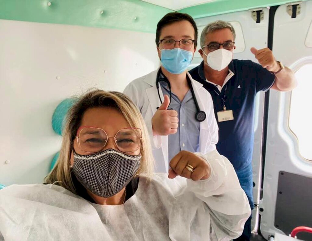 Bebê nasce dentro de ambulância a poucos metros de chegar ao hospital