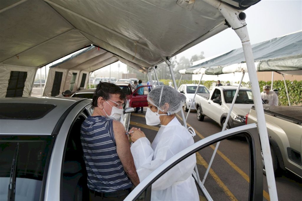 Idosos com 62 anos ou mais serão vacinados na próxima semana