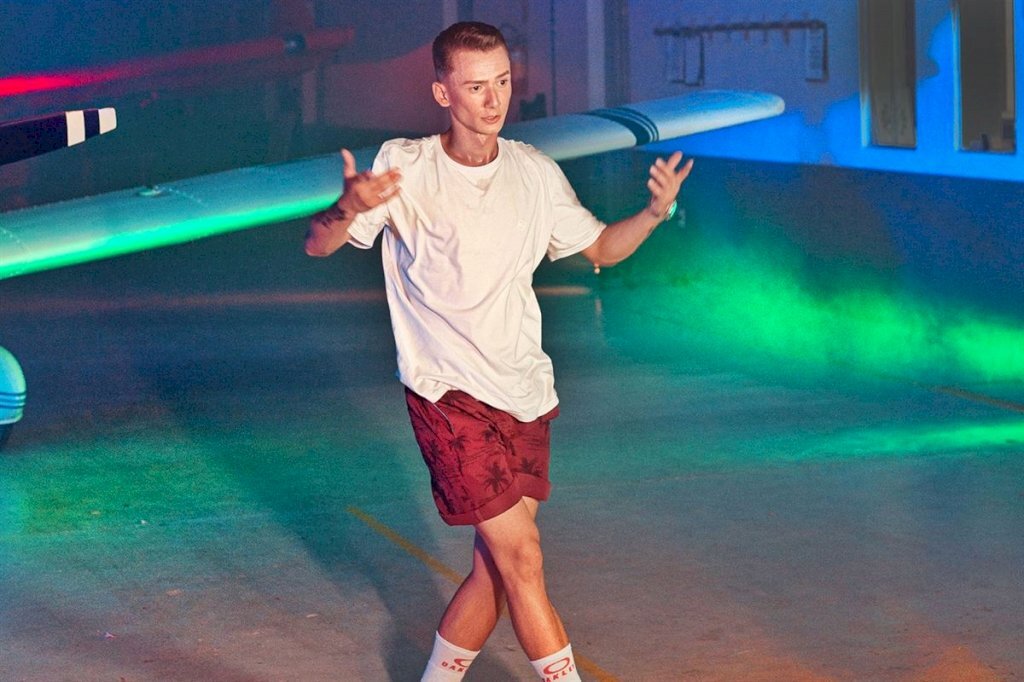 Artista da região lança videoclipe com brega funk autoral