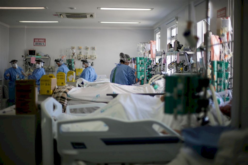 Pelo sétimo dia seguido, ocupação de UTIs na rede pública está acima da capacidade