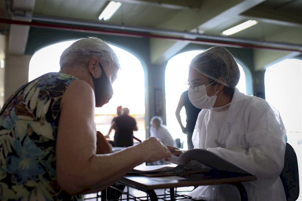 2ª dose para idosos com 77 anos ou mais estará disponível na Policlínica Erasmo Crossetti