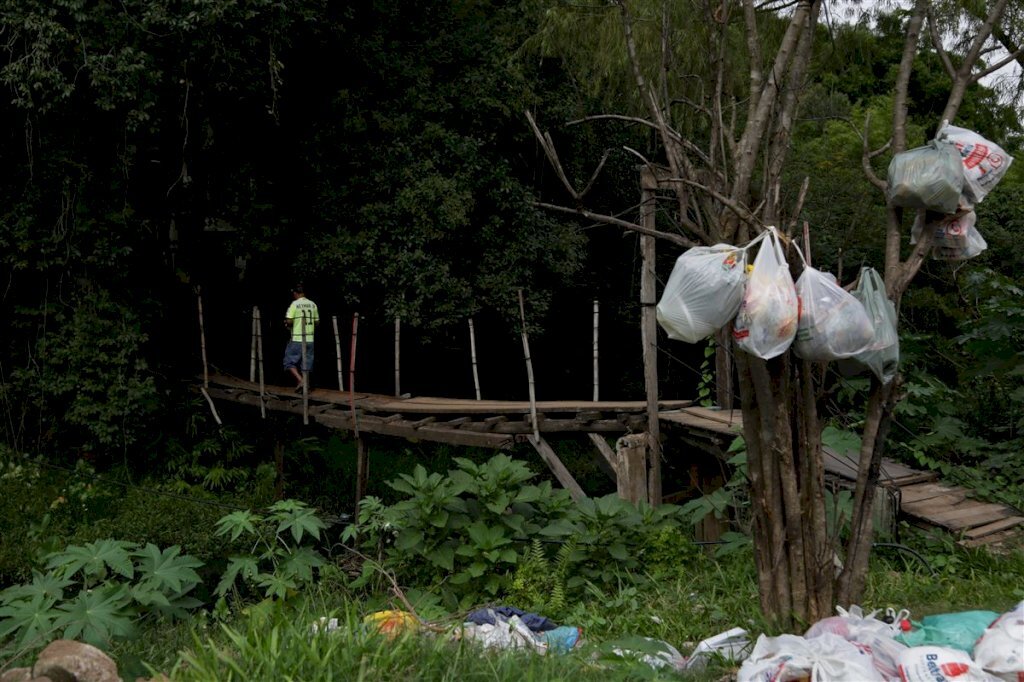 VÍDEO: moradores pedem nova ponte para atravessar o Rio Vacacaí-Mirim