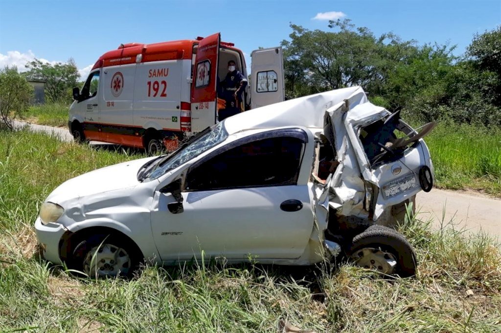 Motoristas ficam feridos em acidente na BR-392
