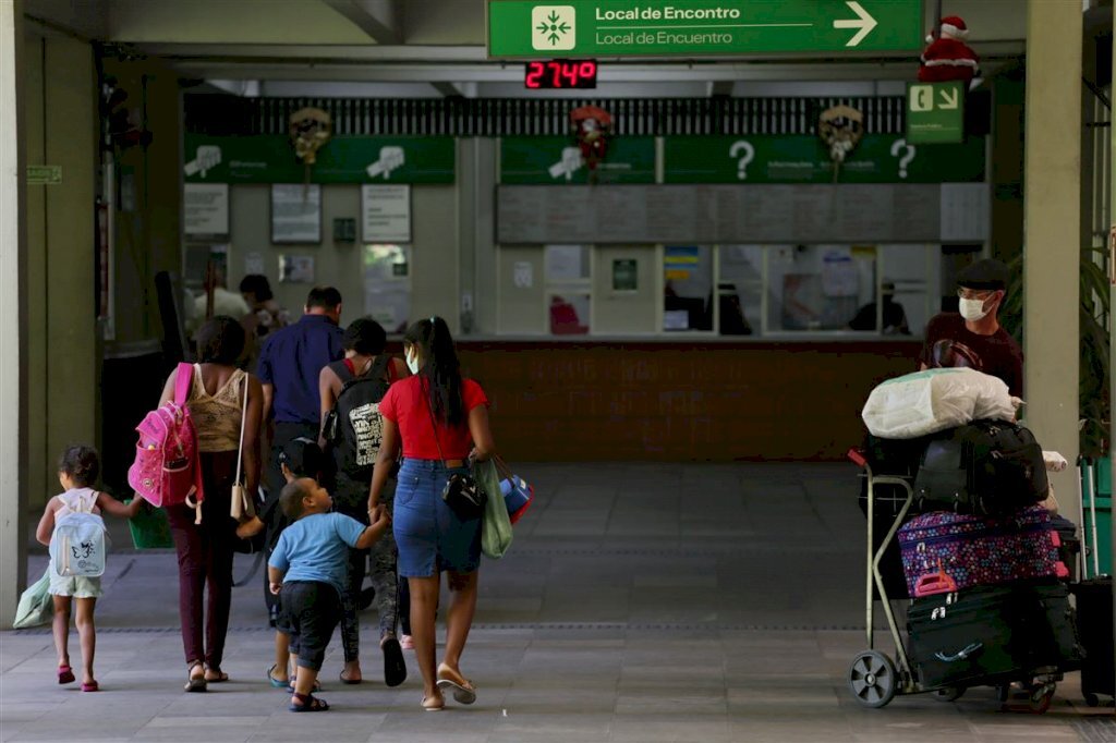 VÍDEO: devido à pandemia, viagens para o litoral têm procura menor no começo do verão