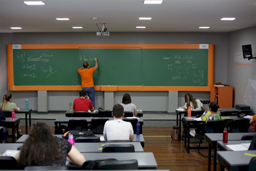 Professores dão dicas para o último mês de estudos antes das provas do Enem