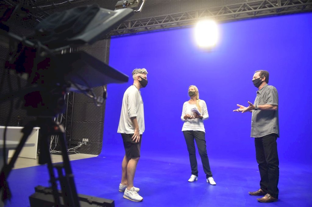 VÍDEO: UFSM vai levar aulas pela rádio e TV para alunos da Educação Básica