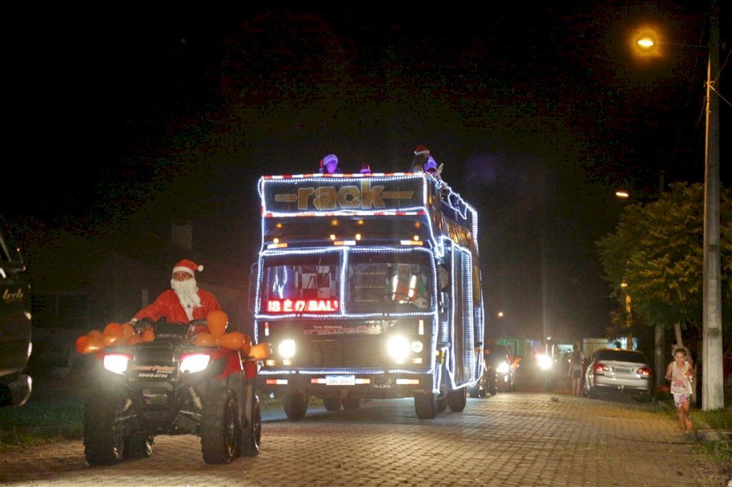 VÍDEO: Caravana do Papai Noel passará pelo centro nesta quarta