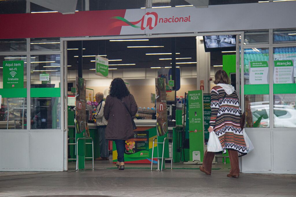 Nesta quarta, donos dos mercados votam se abrem ou não aos domingos em Santa Maria