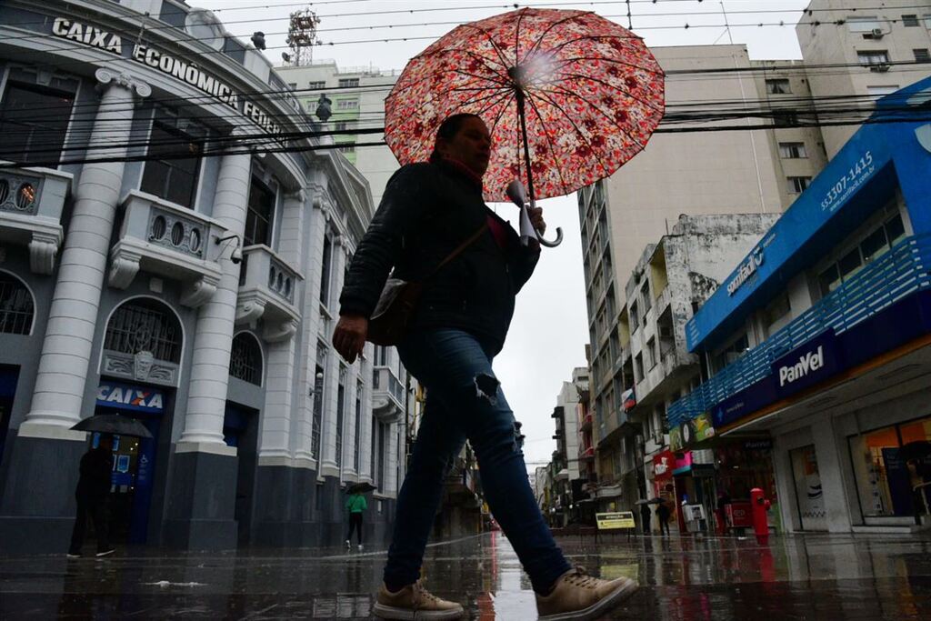 Inverno começa oficialmente às 11h57min desta quarta-feira; guarda-chuva será essencial nesta estação 