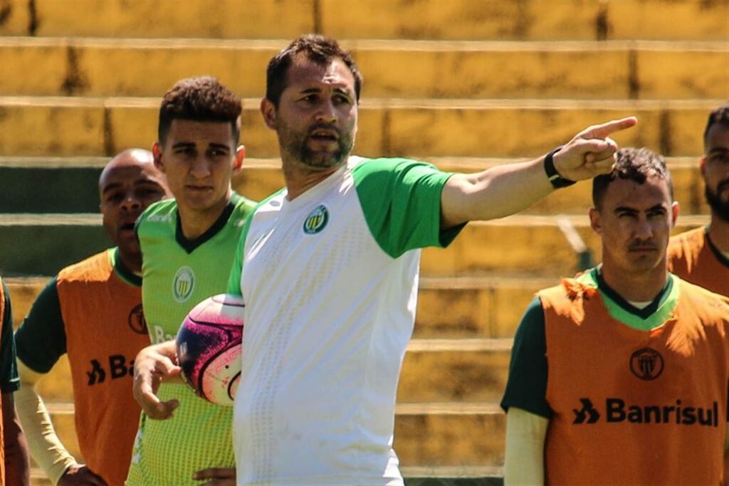 Inter-SM anuncia novo treinador para as disputas da Divisão de Acesso e da Copinha