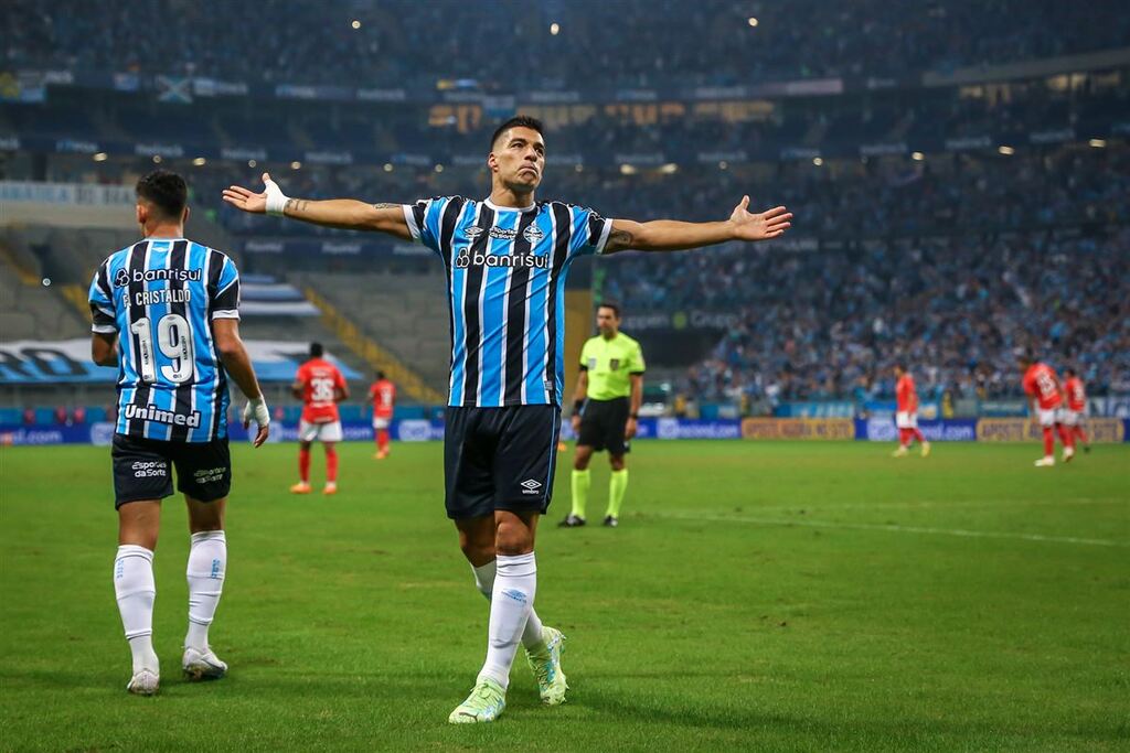Imprensa da Capital diz que Luis Suárez estaria cogitando aposentadoria Imprensa da Capital diz que Luis Suárez estaria cogitando aposentadoria