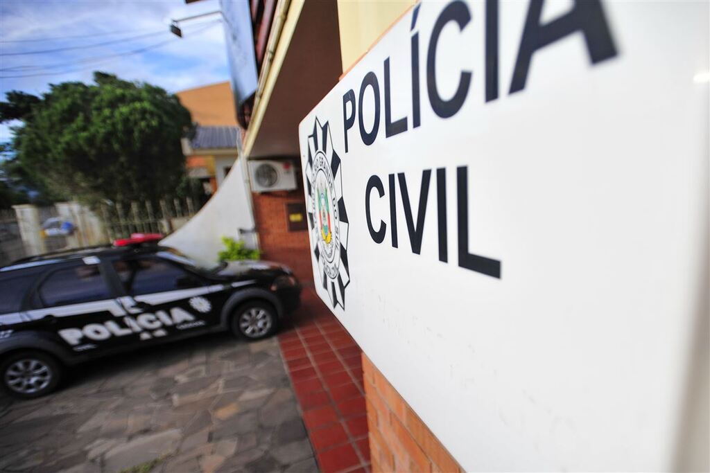 título imagem Criminosos invadem casa e tentam matar homem a golpes de facão e barra de ferro