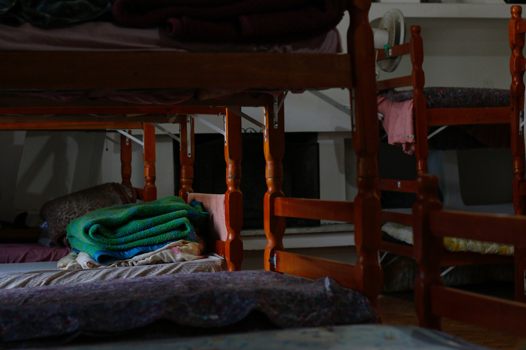 título imagem Diante de frio intenso, casas de passagem oferecem 100 vagas para hospedagem, refeições e atendimento médico em Santa Maria