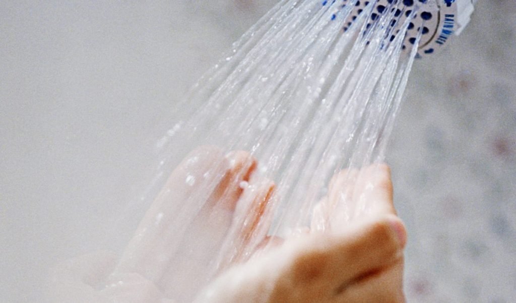 título imagem Tomar banho todos os dias pode ser ruim para a saúde; dermatologista explica