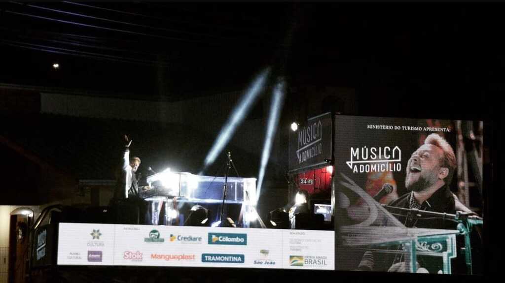 Escutou um piano? Projeto Música a Domicílio percorreu ruas de Santa Maria