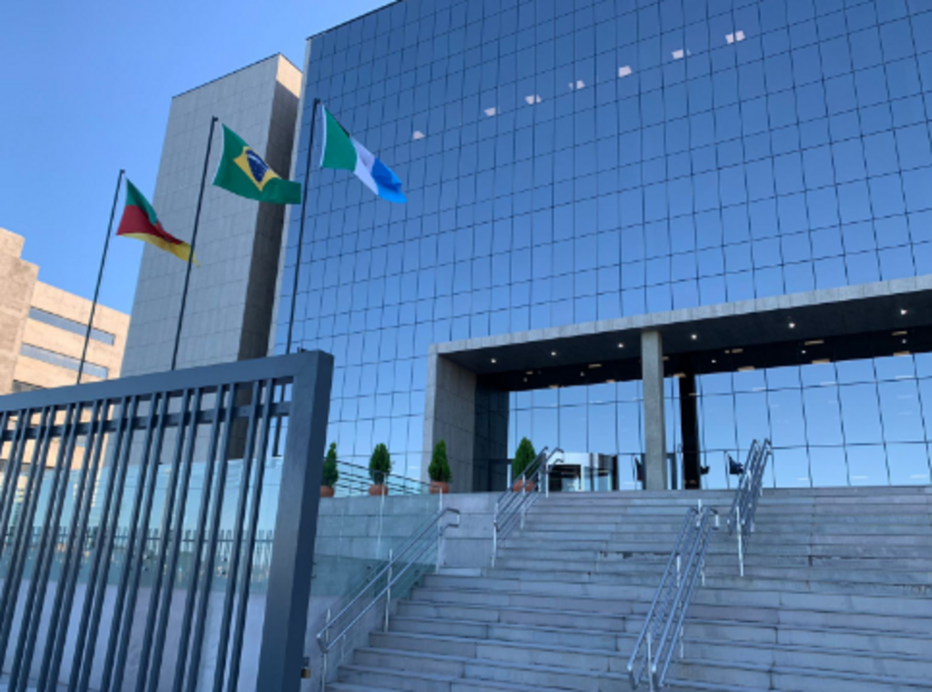 título imagem Juíza manda soltar acusado de balear policial e causa revolta das instituições de segurança