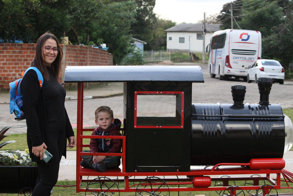Galeria de imagens: O pequeno Ícaro Arrial, 4 anos, ama trem e avó Leandra Lizani Arrial