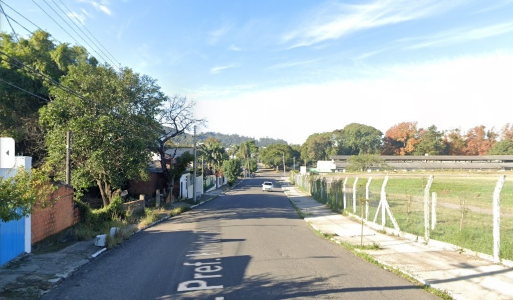 Foto:Reprodução Google - Tentativa de homicídio aconteceu pouco depois da meia noite na Rua Heitor Campos no Bairro Nossa Senhora da Medianeira