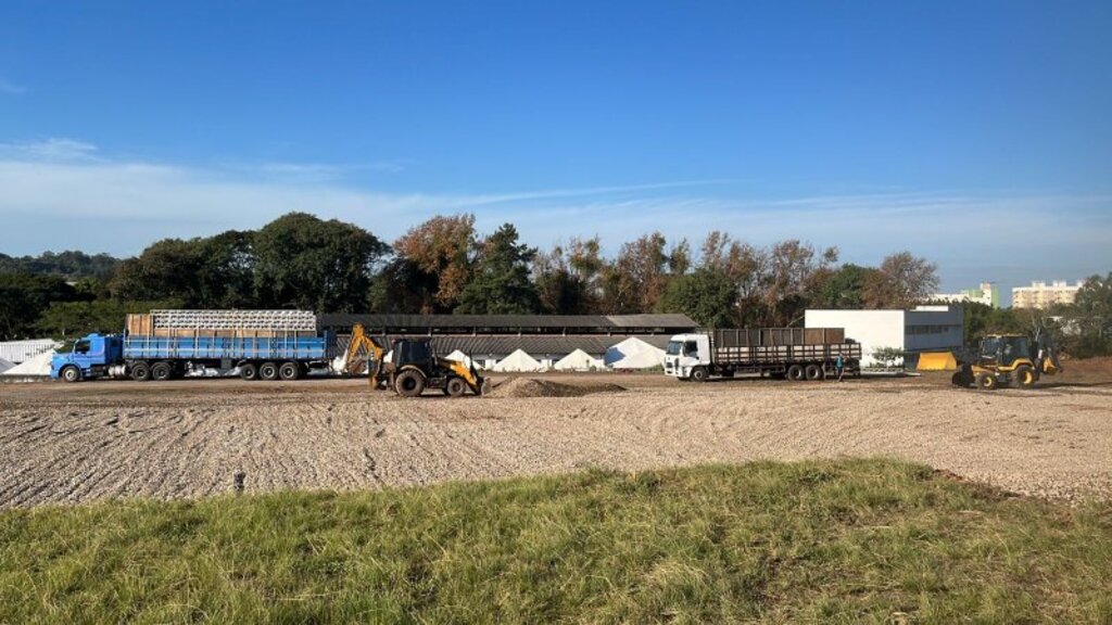 título imagem Infraestrutura para a 29ª Feira Internacional do Cooperativismo começa a ser montada